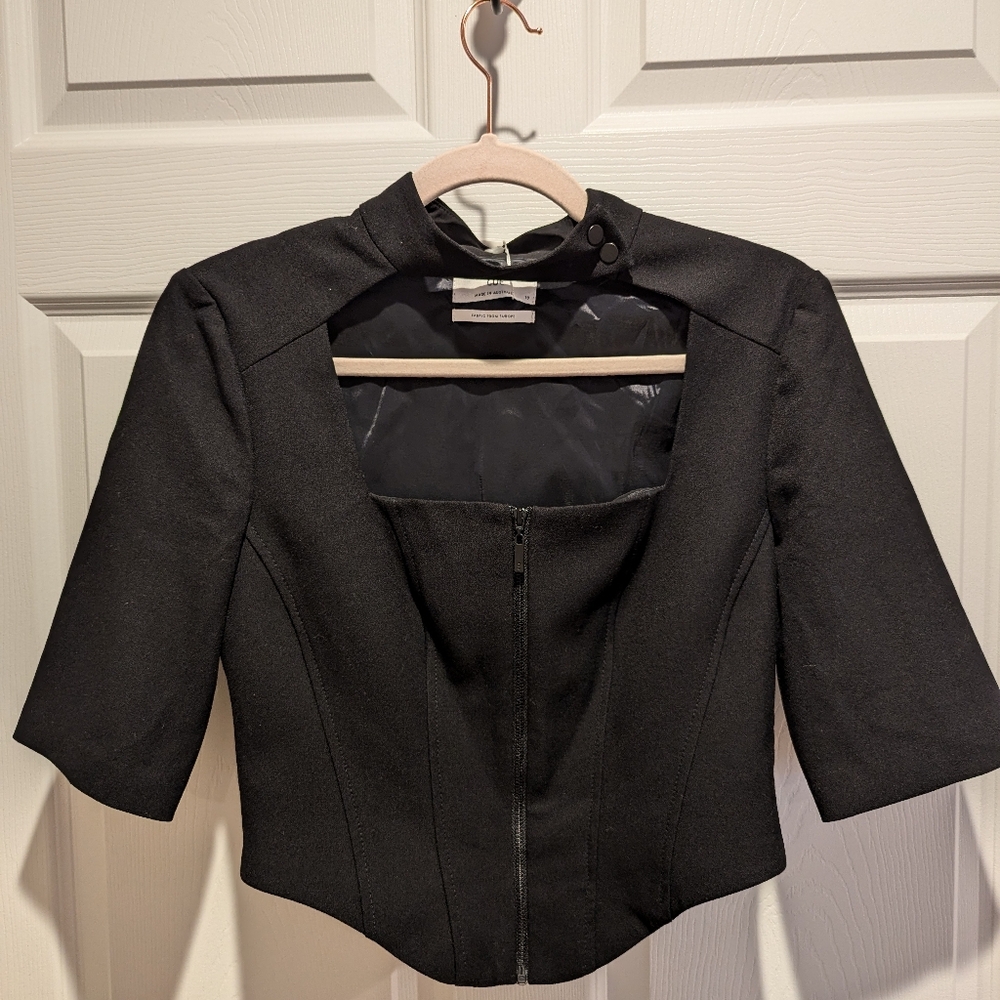 Cue cropped top - M. NWT.